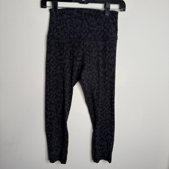 lululemon athletica Women's Black and Gray Camo Align Crop 21" Leggings - Size 4 - Picture 2 of 5